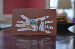 Spider hands – a Halloween craft for toddlers