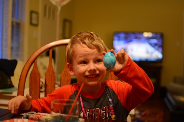 dyeing eggs 2